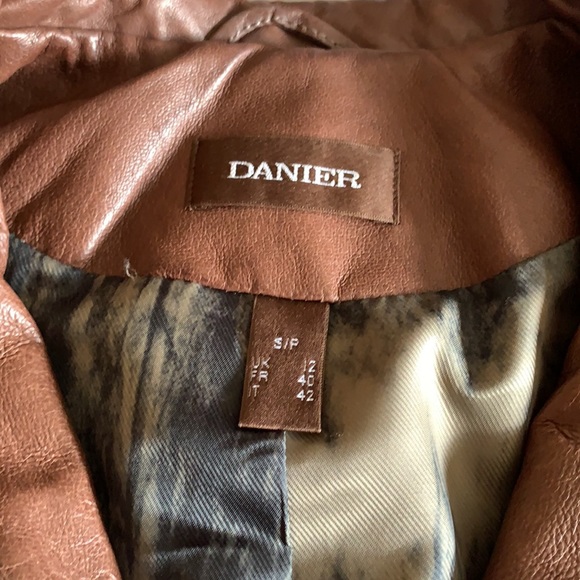 ⭐️SOLD Danier - Vintage Leather Jacket - Picture 3 of 8